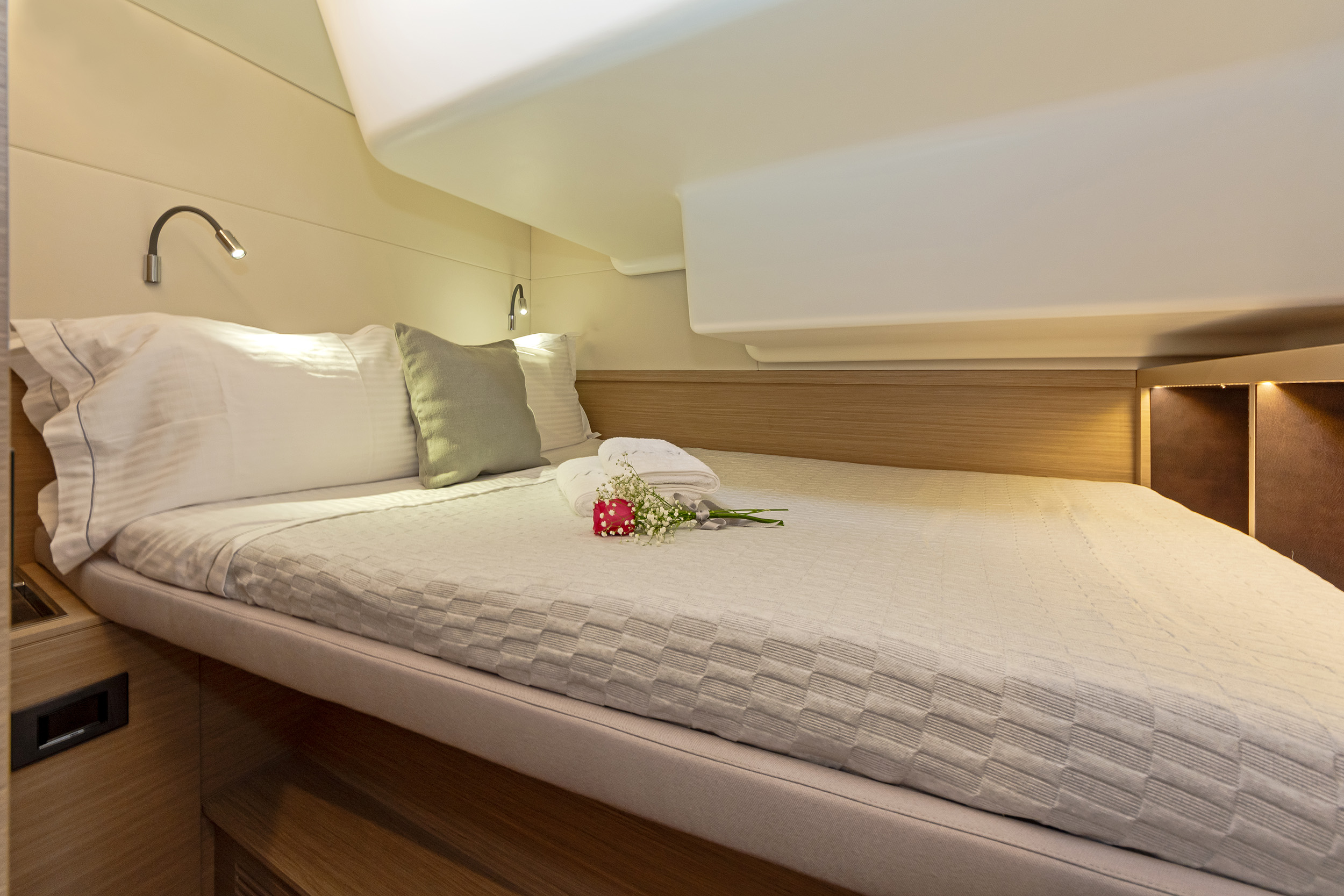 EFFIE STAR s/c effie star - interior  image 6