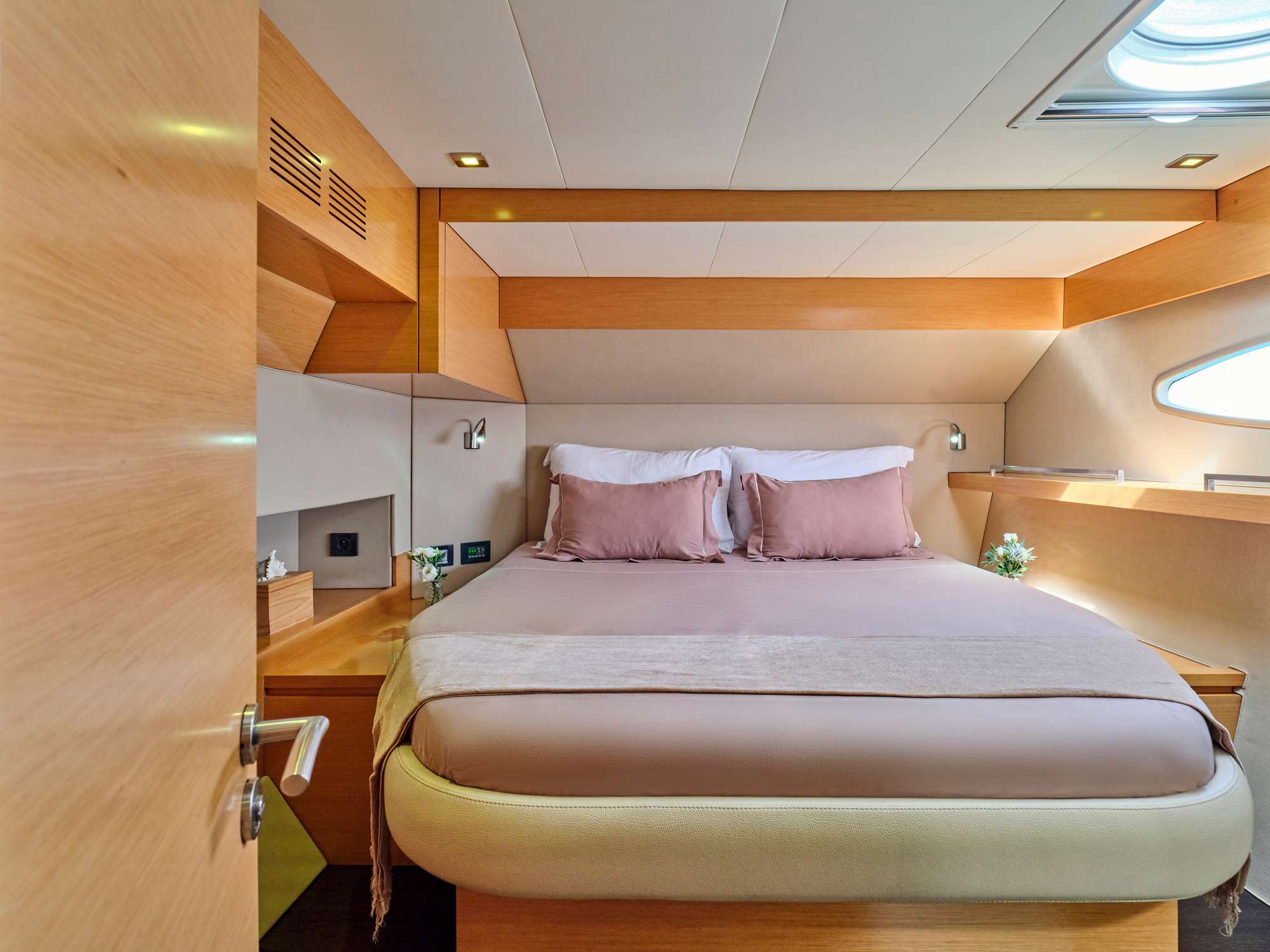 High Five s/c high five - interior  image 1