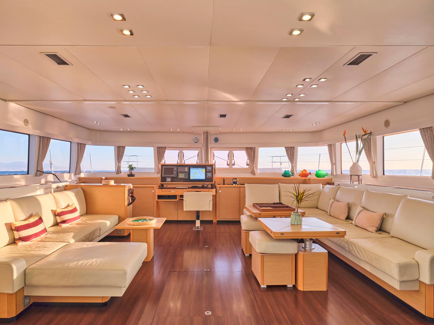 NOVA s/c nova - interior  image 2